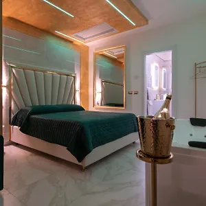 Fashion Gold With Jacuzzi & Car Garage , Bologna Italy